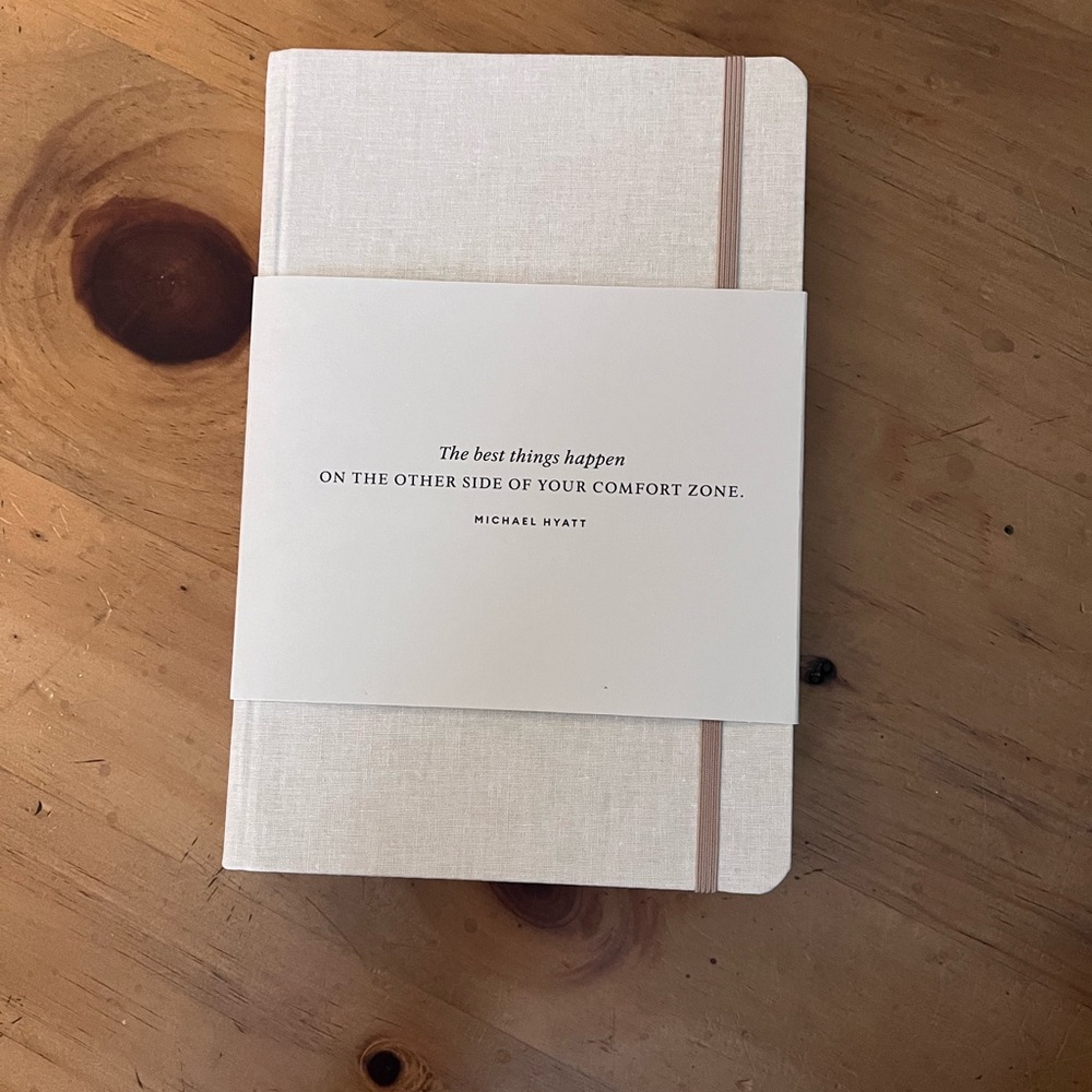 Michael Hyatt Full Focus Linen Oatmeal Planner